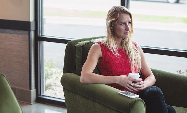 sociale angst bij vrouw
